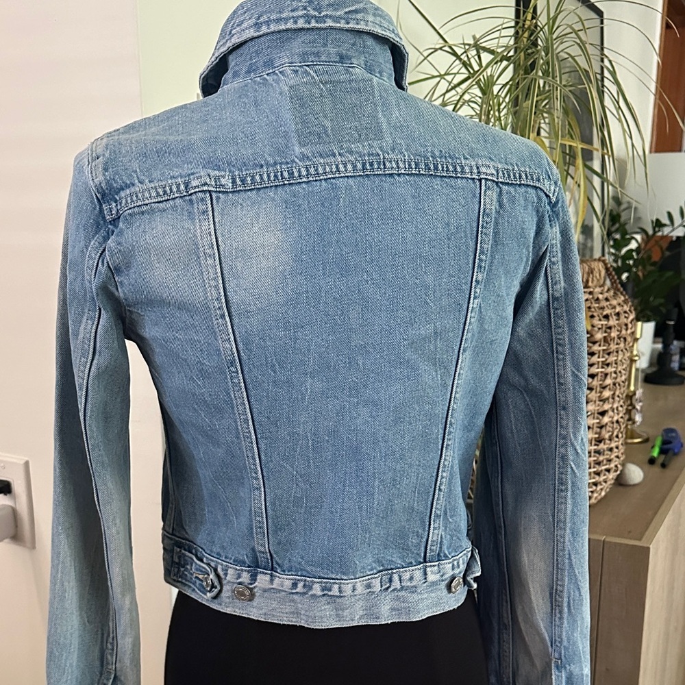 Levi’s Classic Denim Jacket - Medium - Picture 3 of 8
